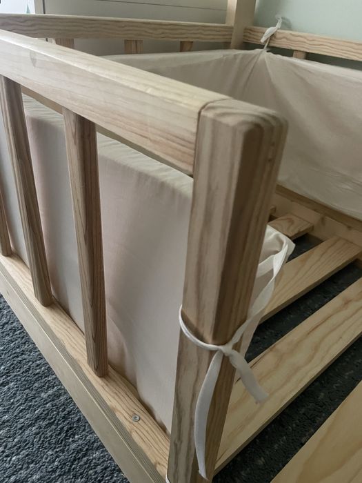Cama de criança artesanal em madeira (pinho)