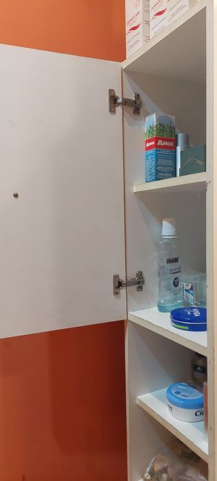 Meble łazienkowe białe komin + półka wisząca