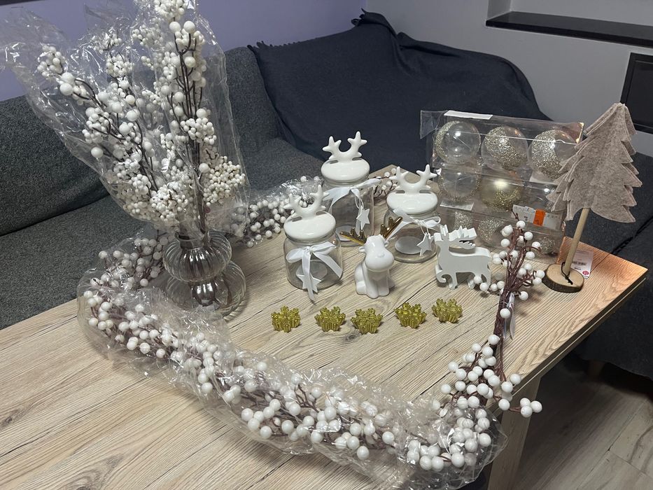 Wazon słoiki i ozdoby świąteczne