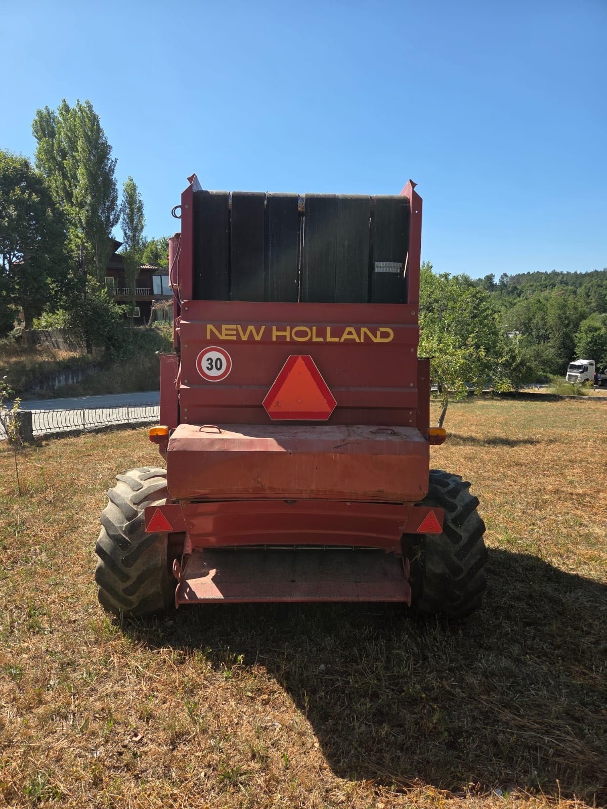 Enfardadeira New Holland 650
