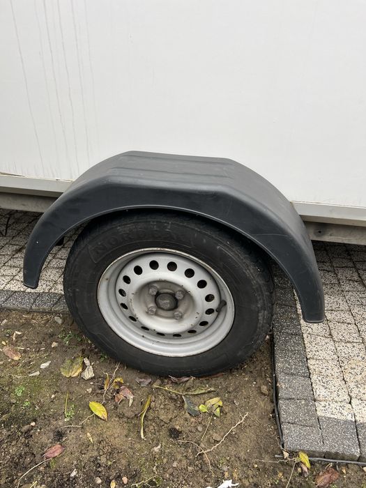 Przyczepka lekka z hamólcem najazdowym