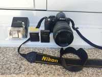Câmara Nikon D3100 com lente 18-105 mm