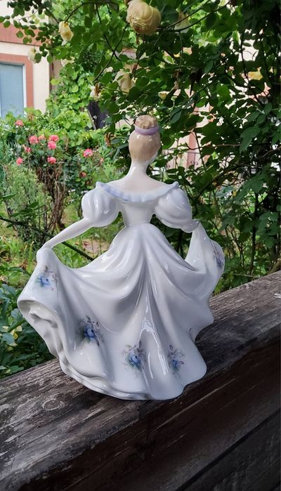 Порцелянова красуня Royal Doulton. Kathy.
Ручної роботи, ручний розпи