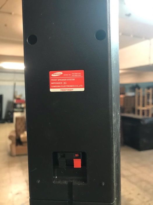 1x Coluna com pe Samsung home cinema