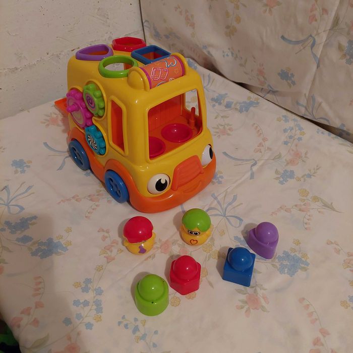 Vários brinquedos para crianças