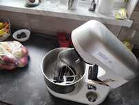 Robot kuchenny planetarny Clatronic KM 3709.