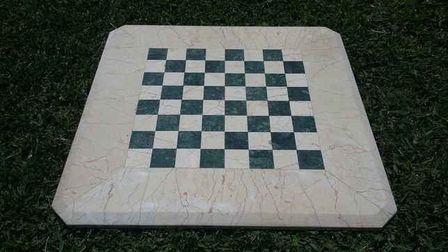 Tabuleiro de damas/xadrez em mármore