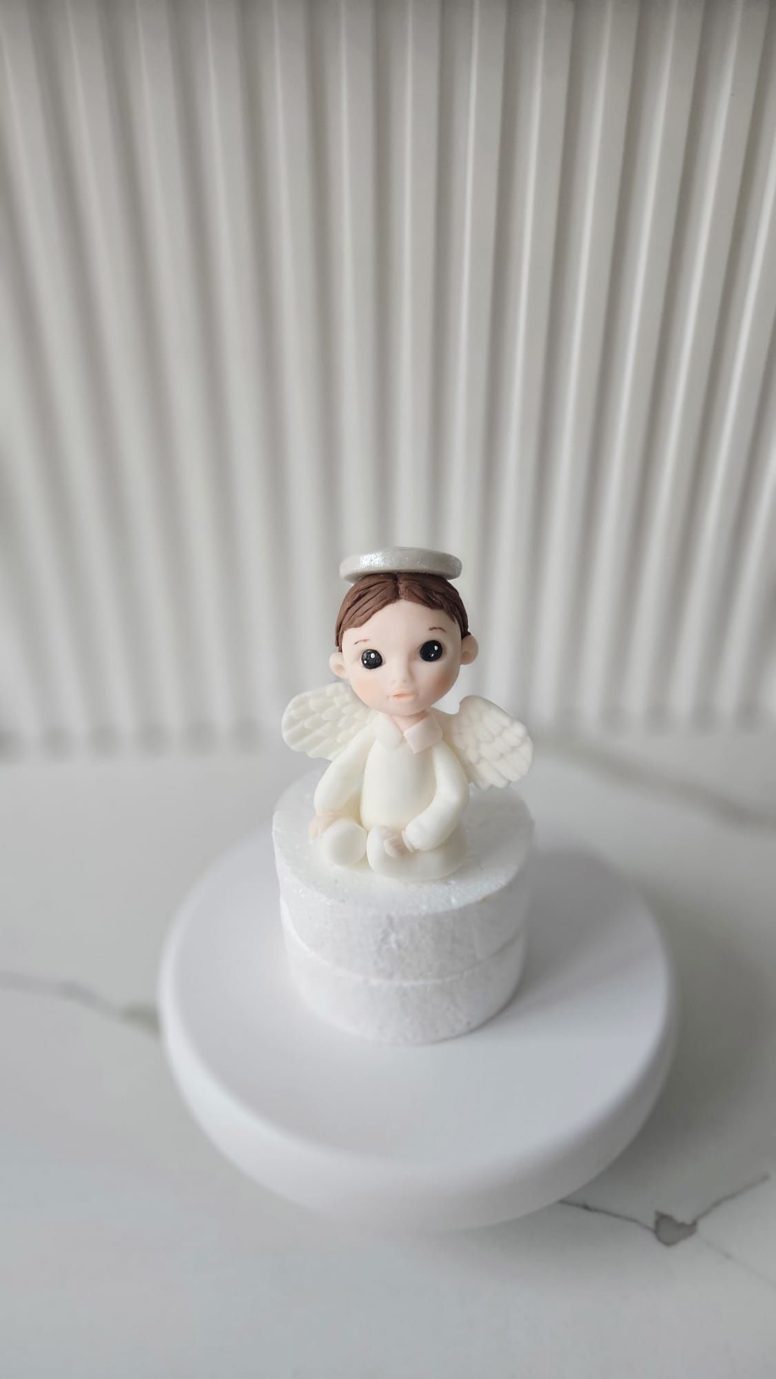 Aniołek figurka z masy cukrowej na tort chrzest