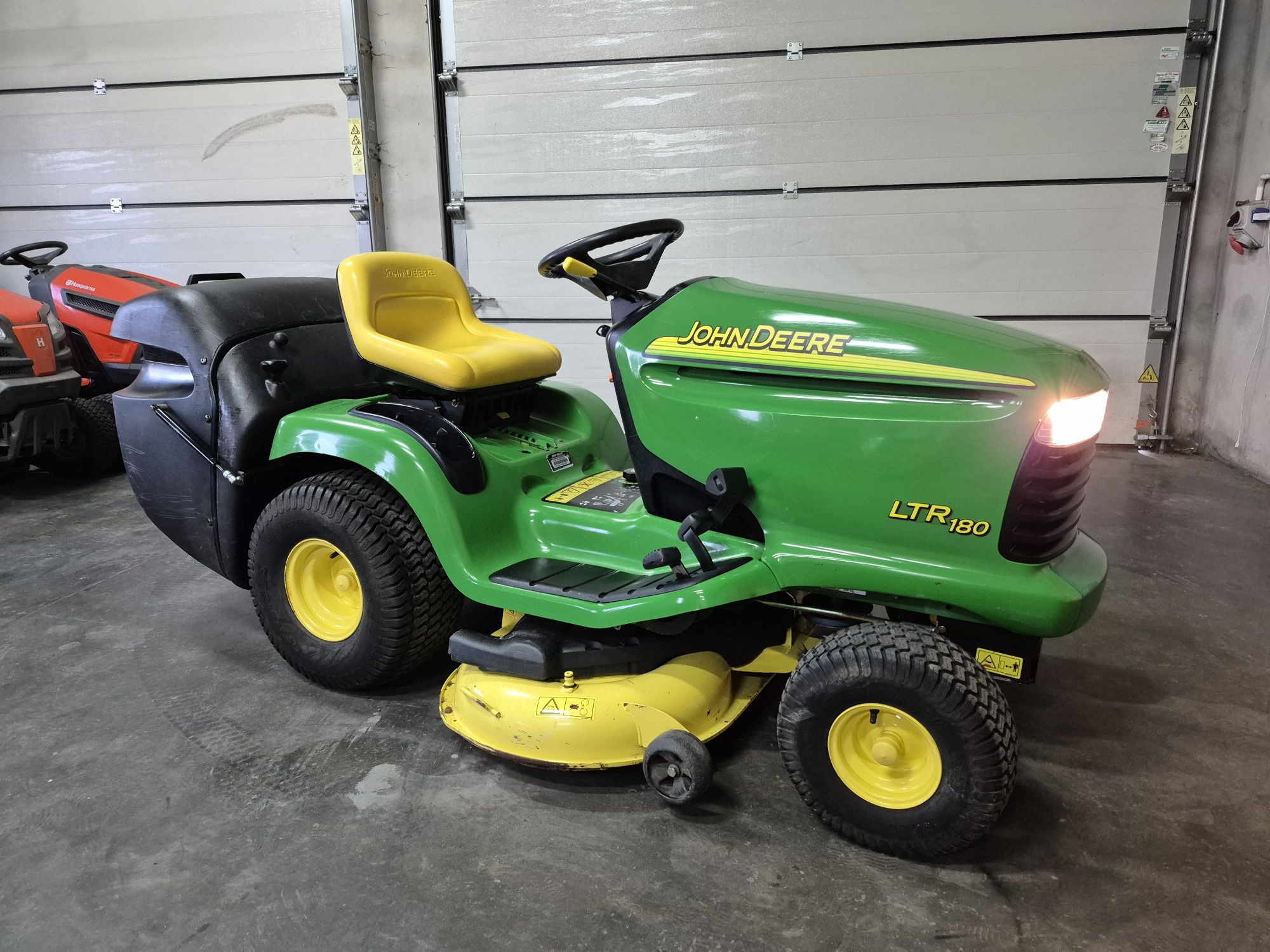 Kosiarka traktorek John Deere ltr 180 kawasaki dwa cylindry.