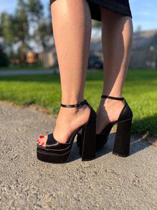 Чорні босоніжки братс