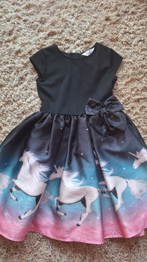Sukienki 134/140 H&M
