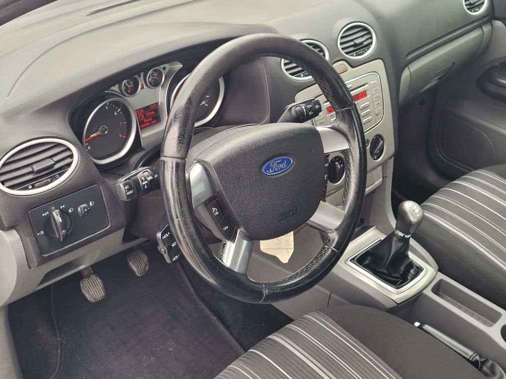 Ford Focus 1.6 Benz 5 Drzwi Klima