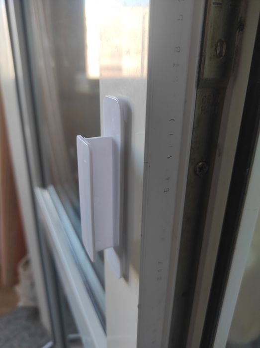 Пластмассовая ручка для  даерей, окон