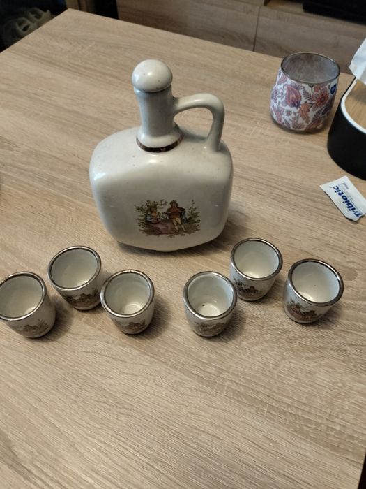 Karafka PRL porcelana 6 kieliszków