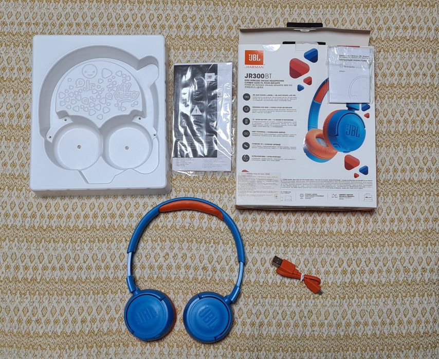 Дитячі блютус навушники JBL300BT з мікрофоном
В повній комплектації. З
