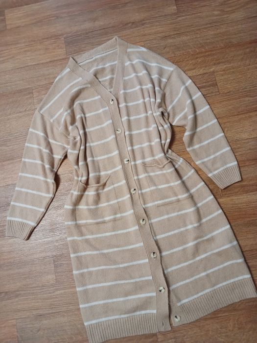 Жіночий теплий кардиган у смужку