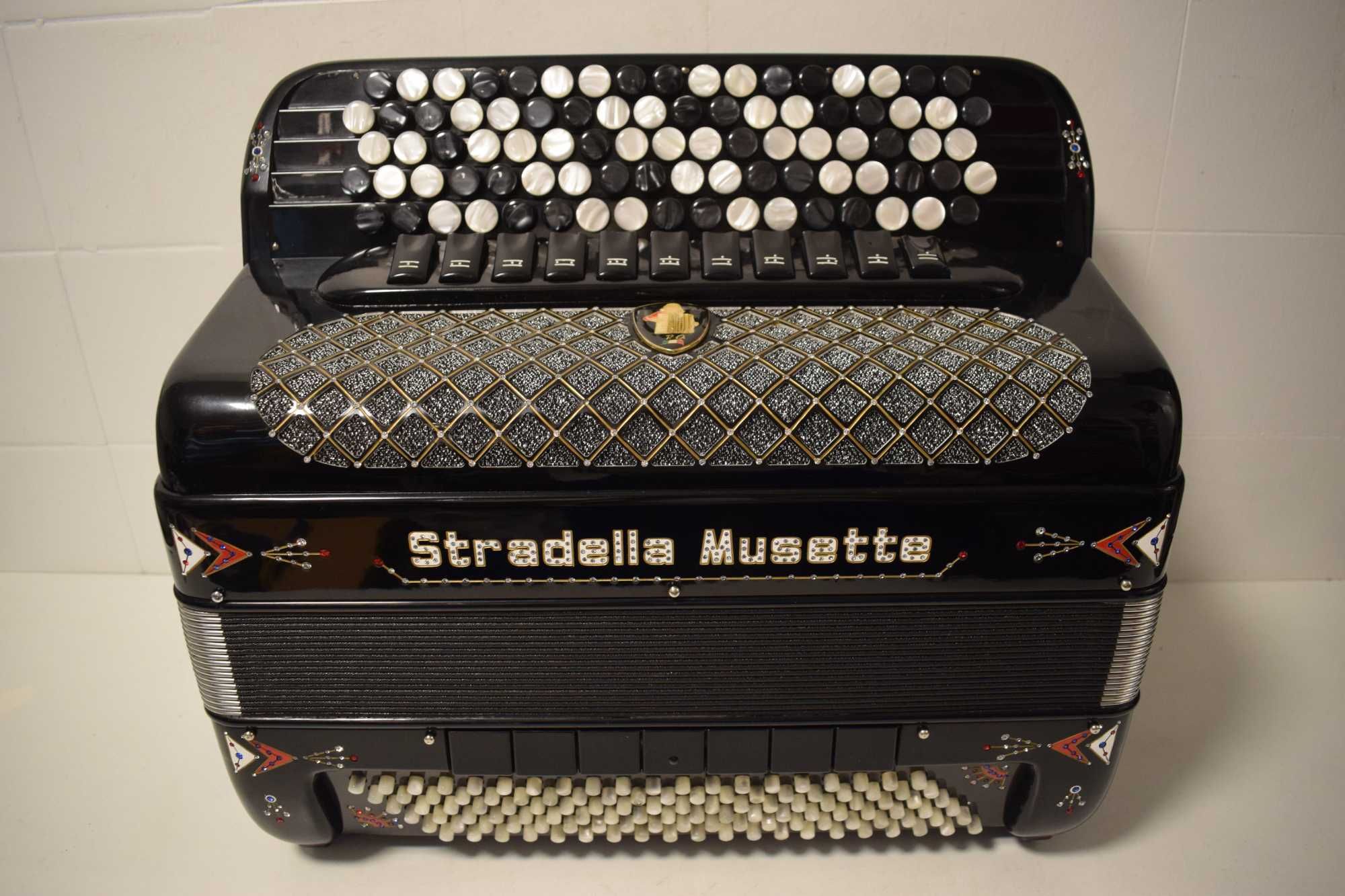 Acordeao Stradella Mussette 4 Voz,  120 Baixos N, 9