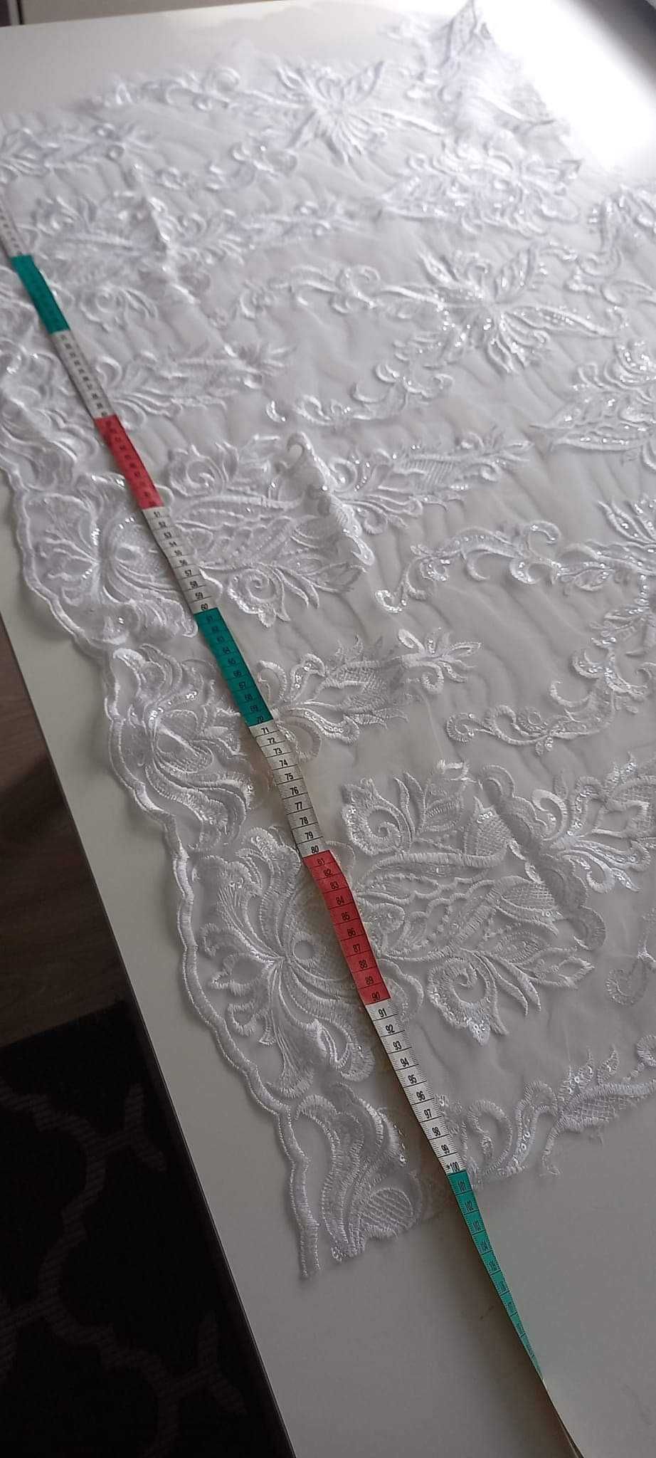 Koronka ciała z cekinami