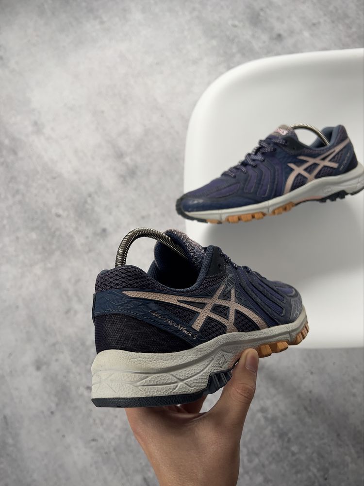 Оригінал! Кросівки Asics. Ідеальний стан! Розмір 39 (24 см.)