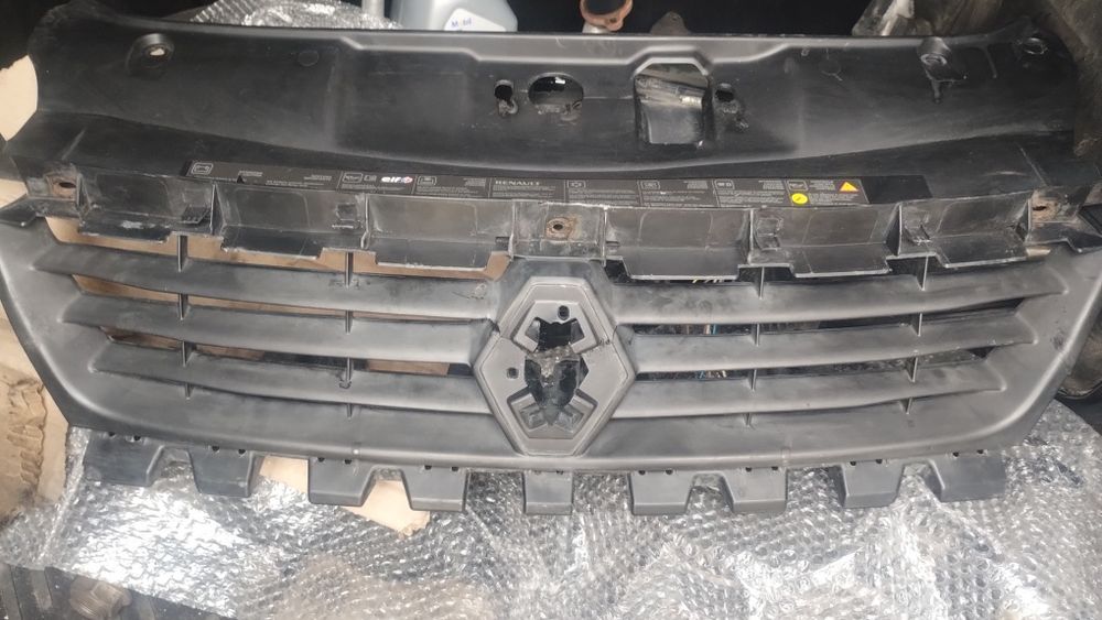 Решітка радіатора Рено сімбол талія