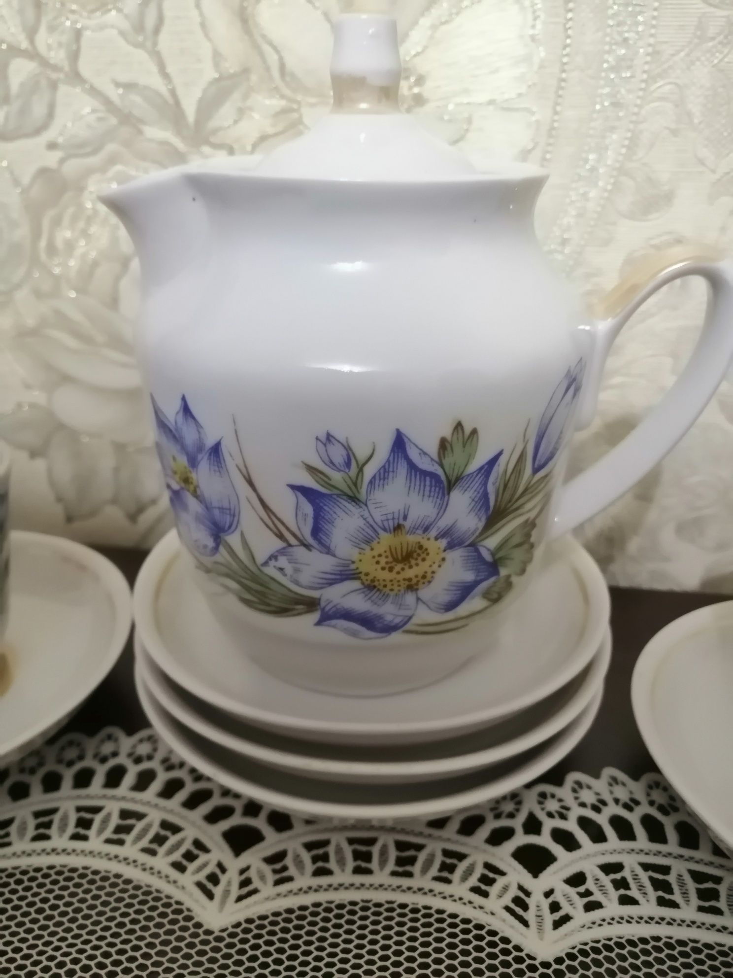 Посуда разная (чайнички, сахарница и пр.)