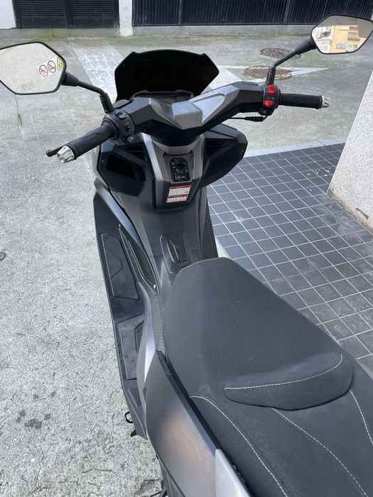 Aluguer moto UberEats 125 Aluguel de motos.