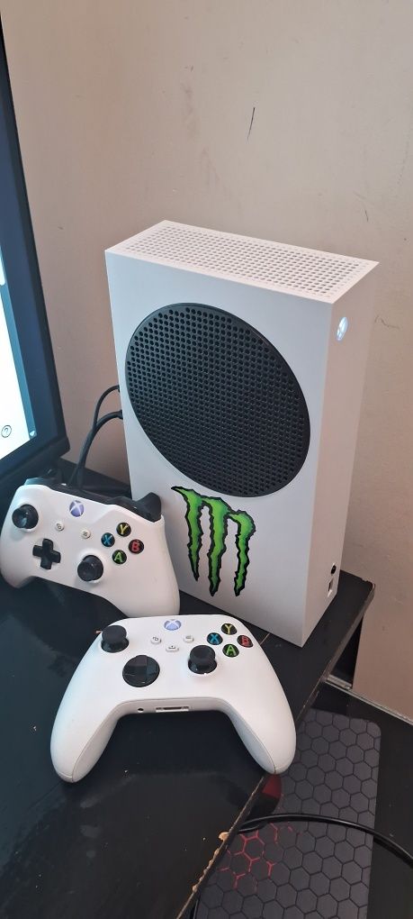 vendo xbox series s com 2 Comandos,ler descrição!!
