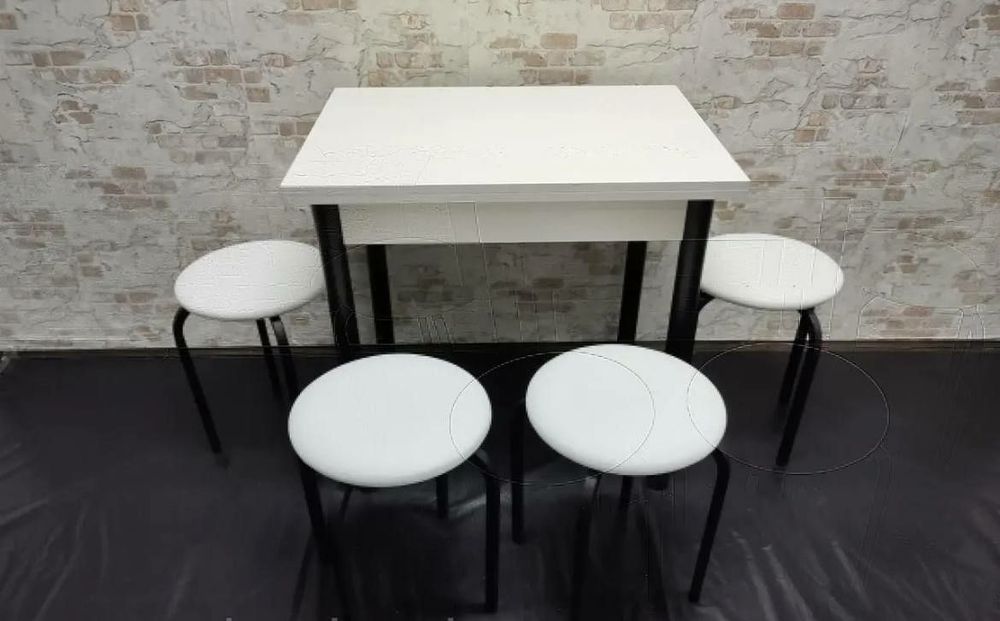 Комплект меблів, кухонний комплект, табурети і стіл розкладний
