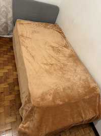 Cama com colchão do Ikea