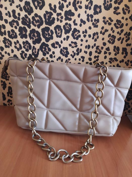 Продам сумочку беж