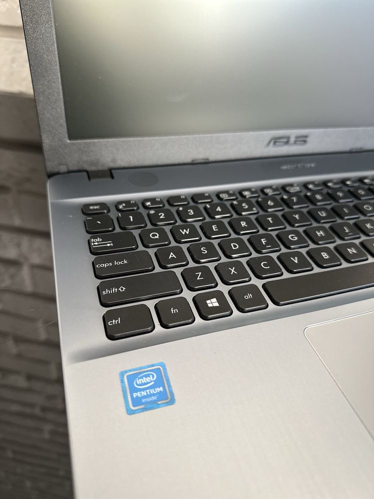 Laptop ASUS R541N