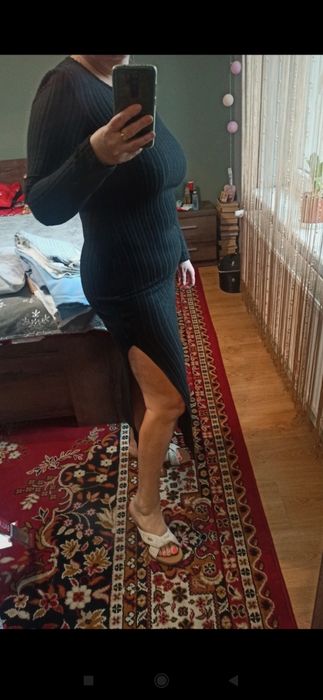 Dopasowana sukienka z rozporkiem l/xl