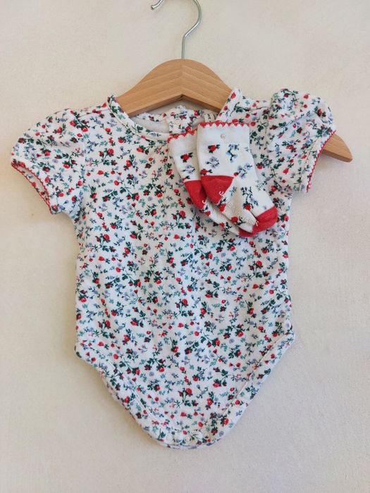 Body z krótkim rękawem + skarpetki Janie and Jack r. 56/62