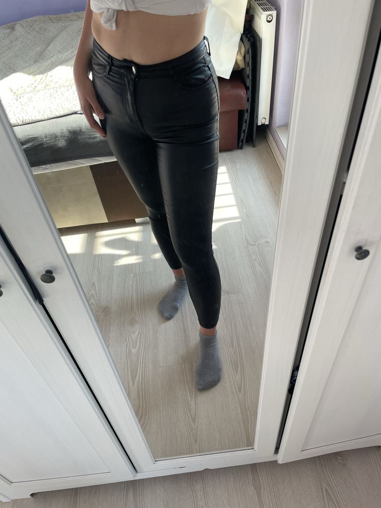 Calzedonia czarne woskowane skórzane lateksowe czarne rurki wysoki