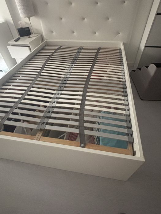 Vendo  estrutura cama ikea 1.40/200. cabeceira não incluida