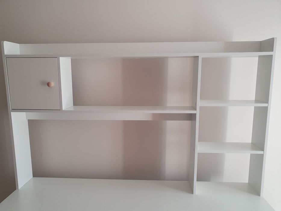 Białe biurko dla dziecka