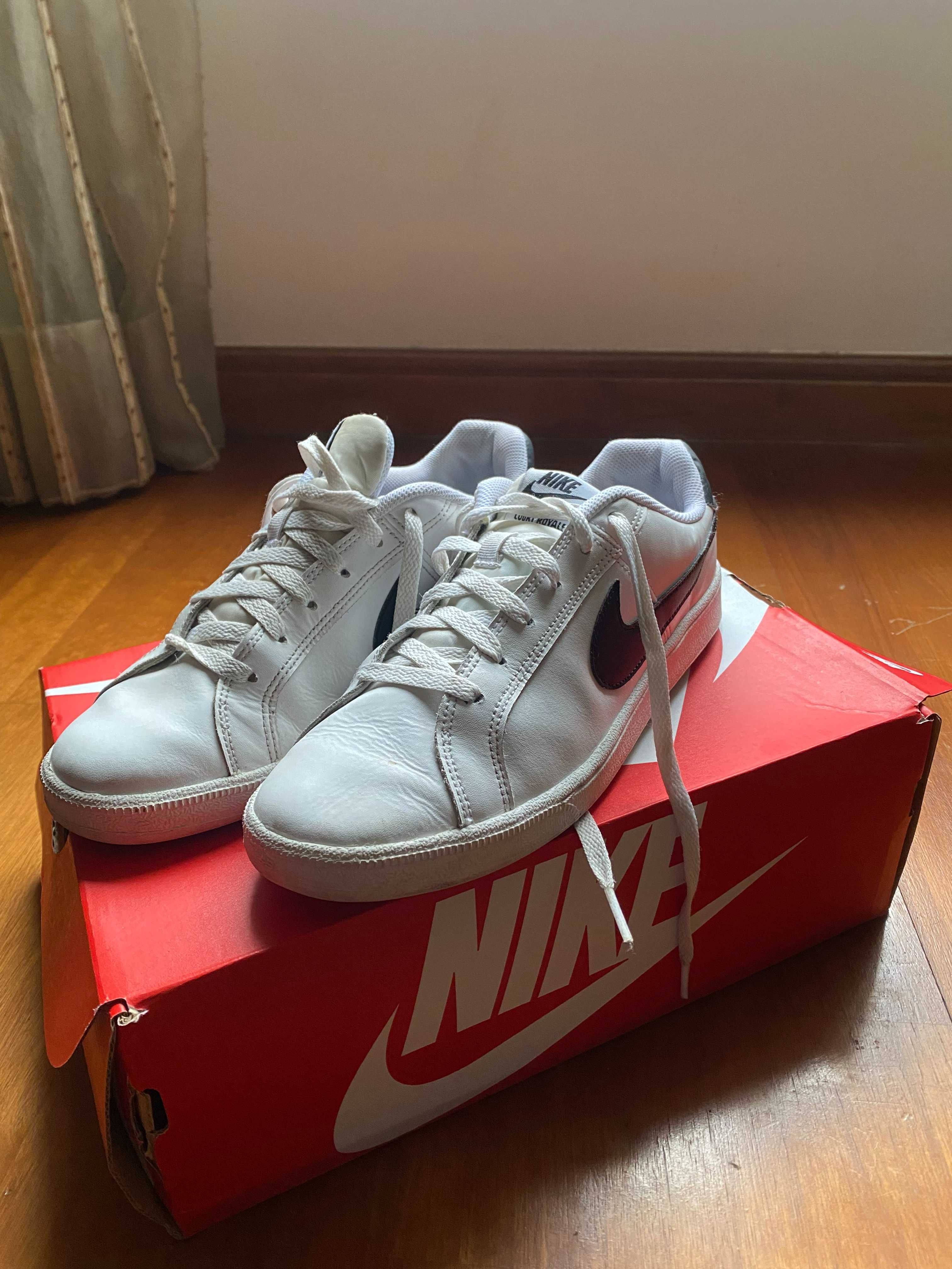 Tenis court royale