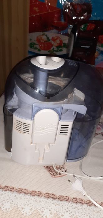 Соковыжималка First