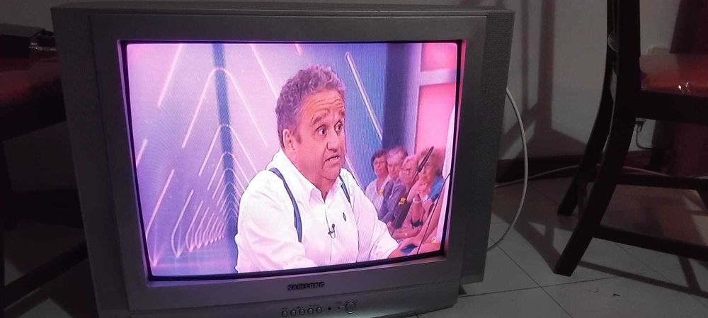 Televisor CRT Samsung (ecrã de 70 cm na diagonal)