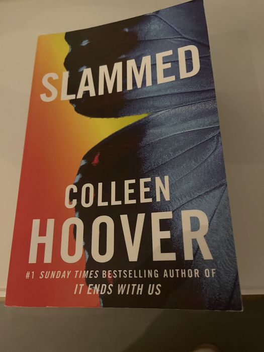 2 Livros  em Ingles da Colleen Hoover