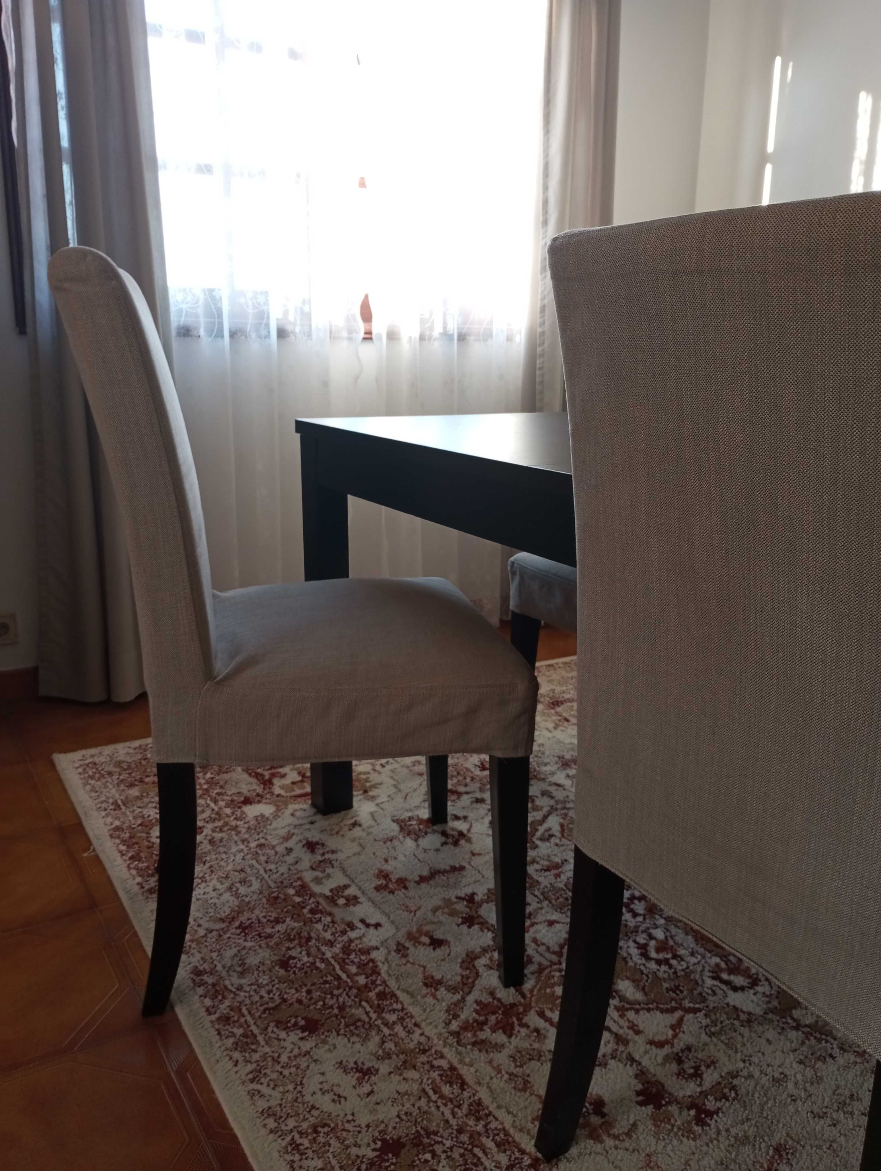 Mesa e 4 cadeiras