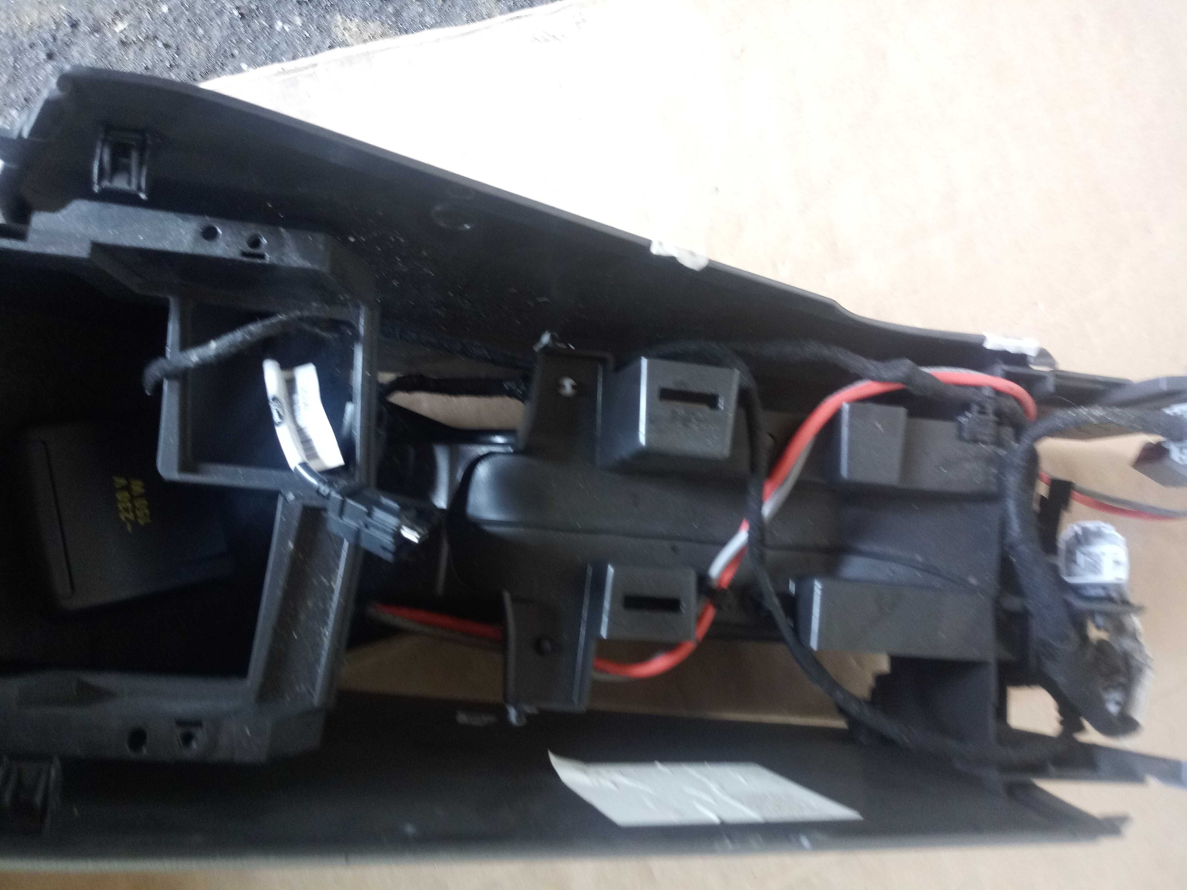 Podłokietnik, tunel środkowy Ford Kuga MK2