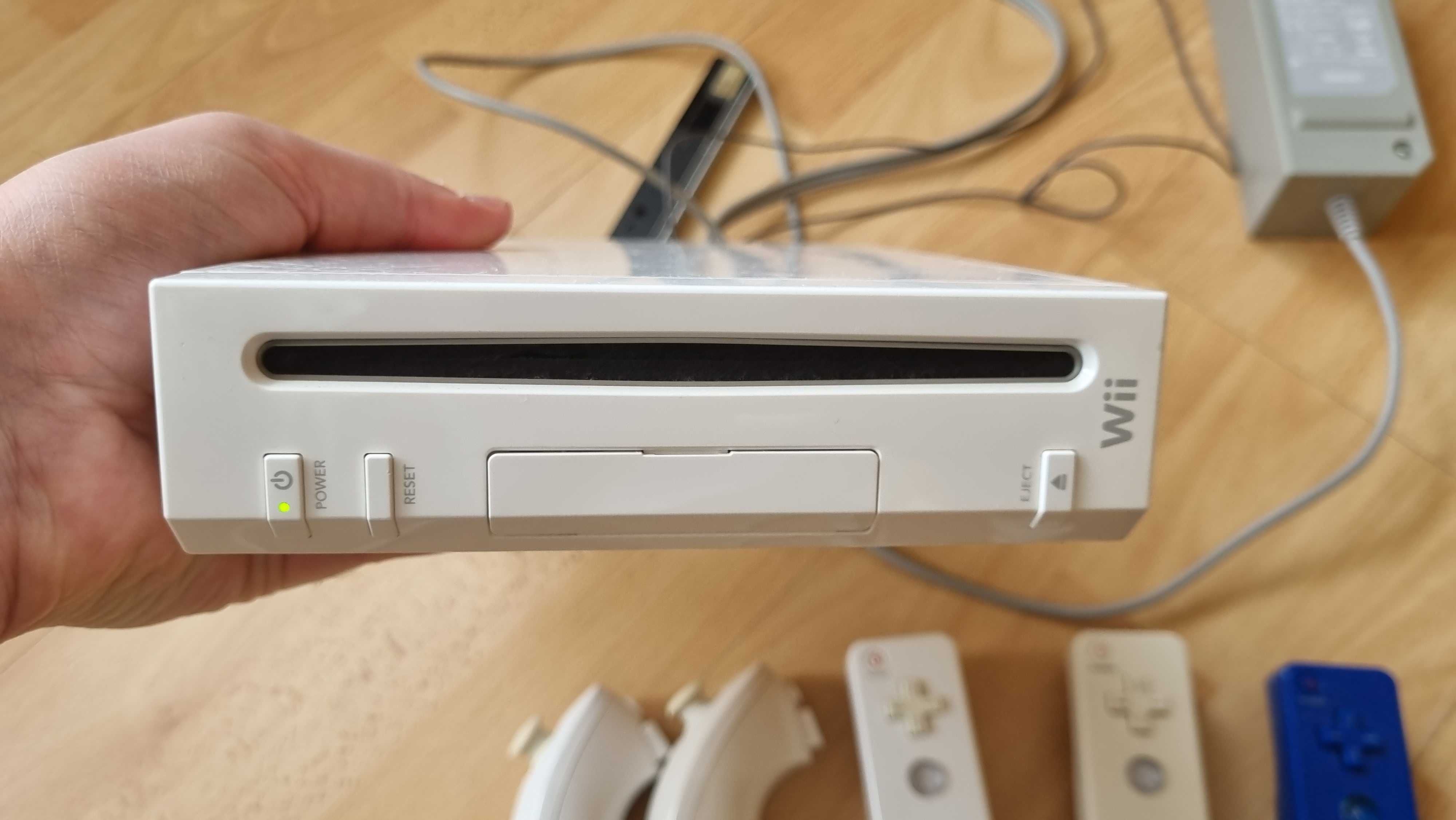 Konsola Wii + akcesoria dla 3 osób