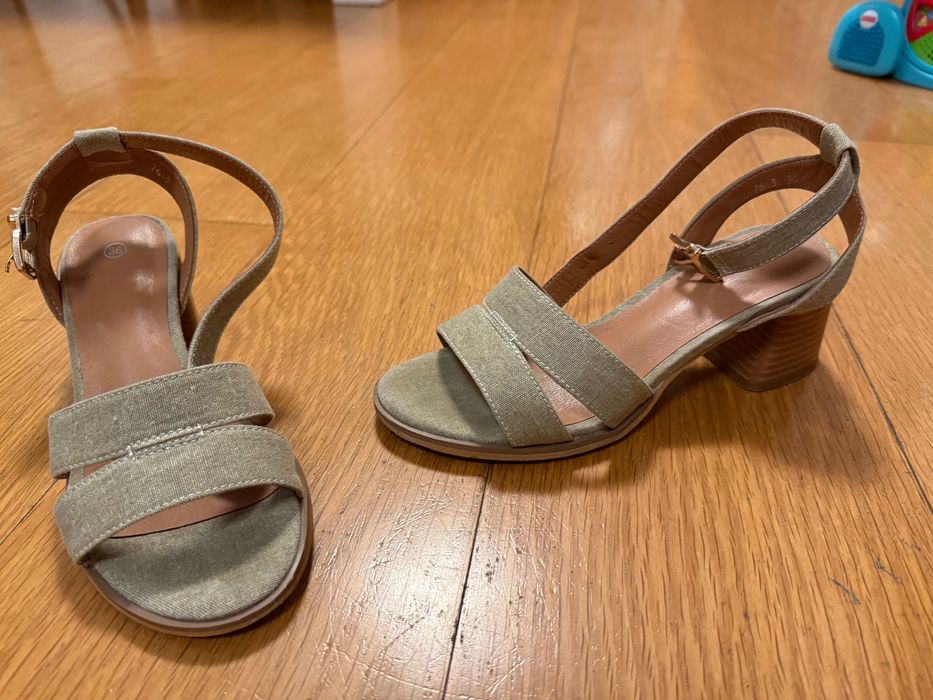 Sandália de salto confortáveis beje