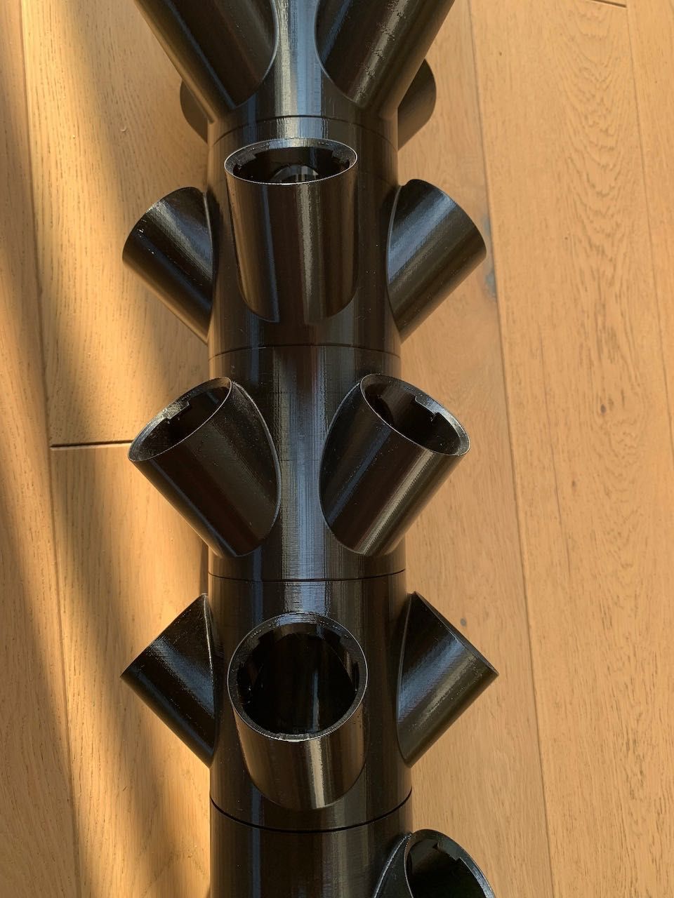 Modułowa wieża hydroponiczna.