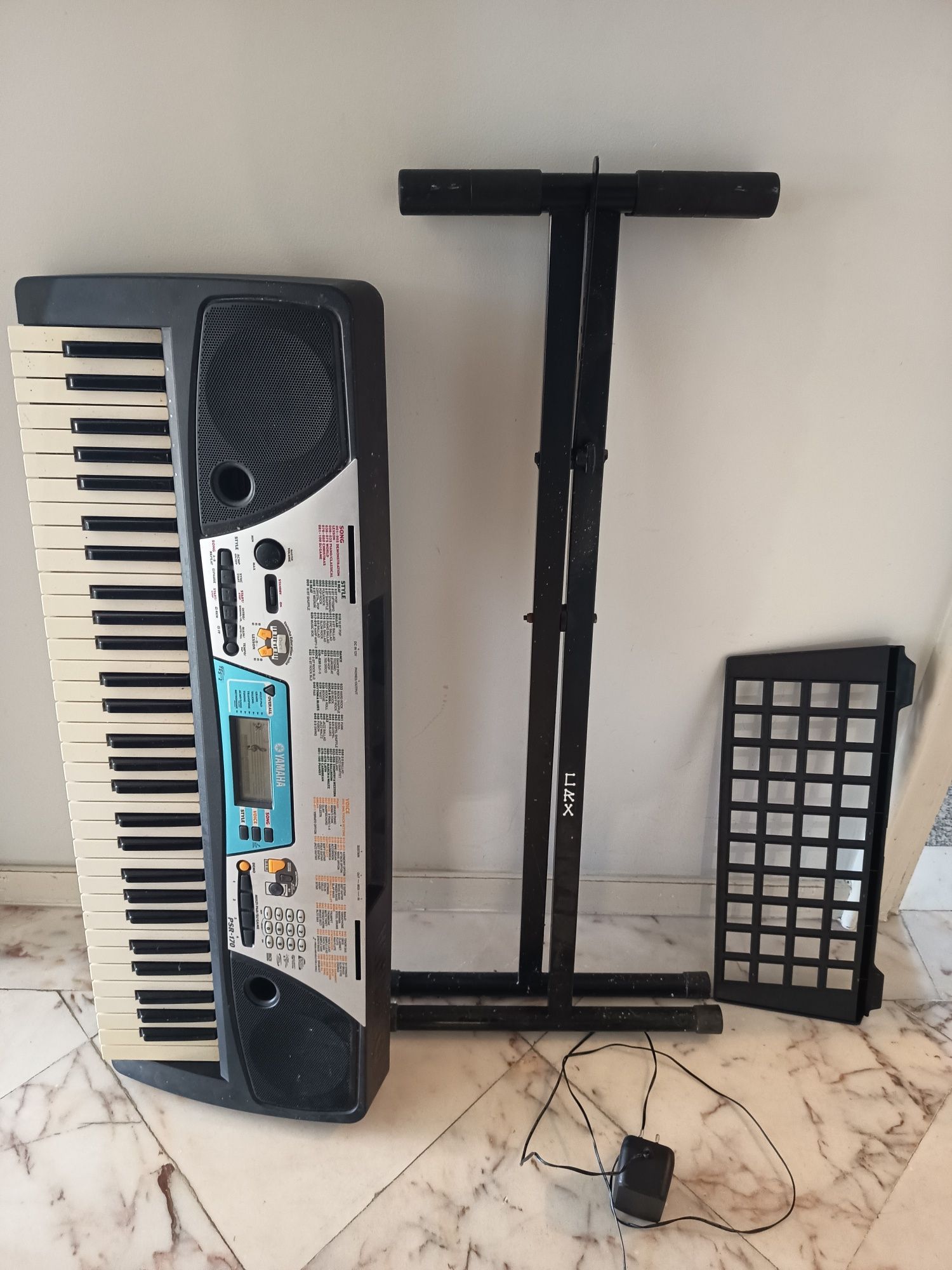 Yamaha PSR-170 em muito bom estado