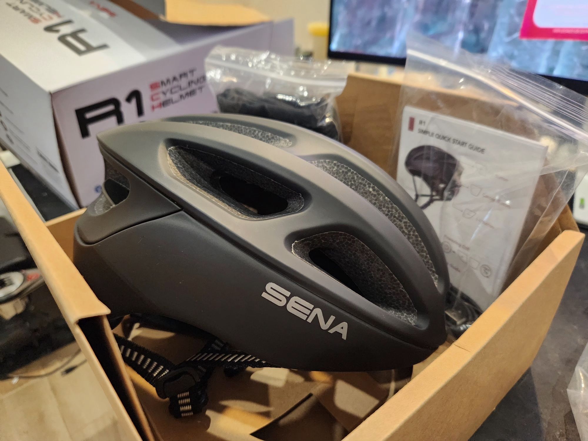 Kask Sena R1 rozmiar S czarny. bluetooth interkom mikrofon głośniki