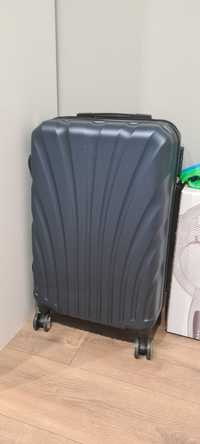 Mała podróżna walizka bagaż kabinowa