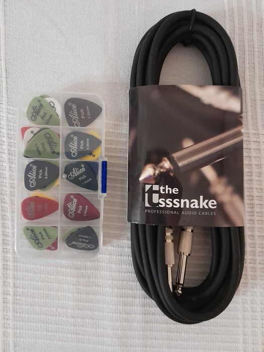 Przewód kabel profesjonalny do gitary i 50 szt. kostek różnej grubości