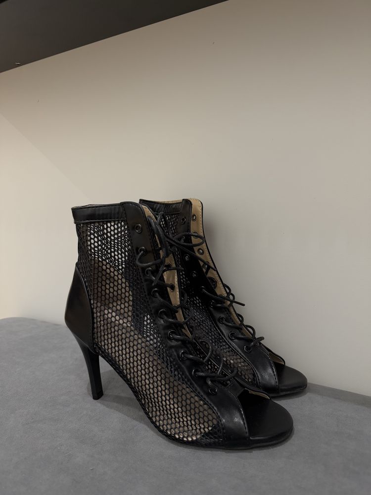 Buty na obcasie high heels szpilki obuwie do tanca